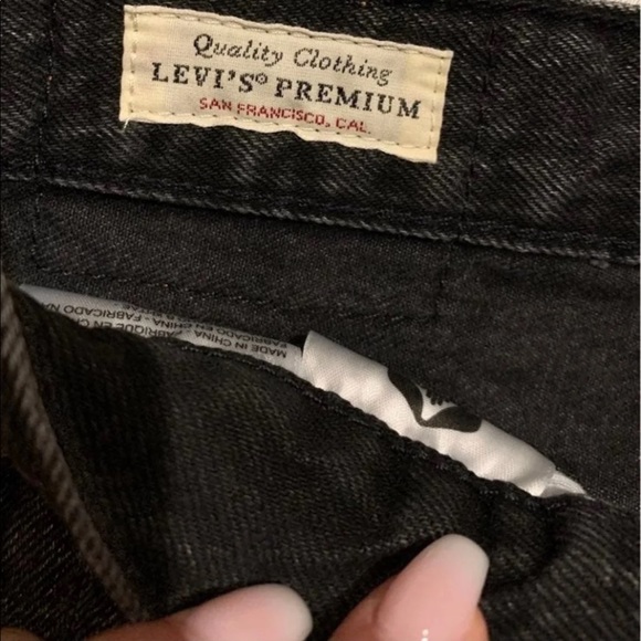 Levi 501 Jean Short - Picture 2 of 3